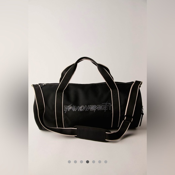 NWT FREE PEOPLE MOVEMENT Good Sport Duffle Bag | Black MSRP $78 - Picture 3 of 12